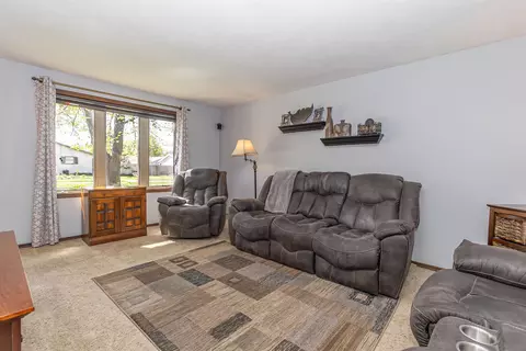 68 Solar Cir, Appleton, WI 54915 photo 3