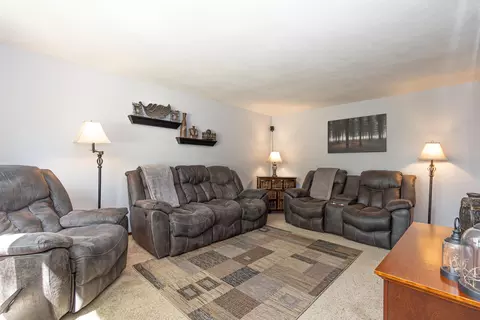 68 Solar Cir, Appleton, WI 54915 photo 2