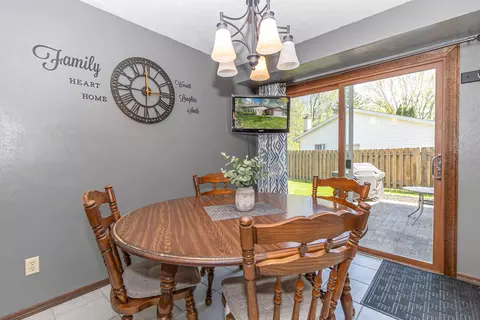 68 Solar Cir, Appleton, WI 54915 photo 9