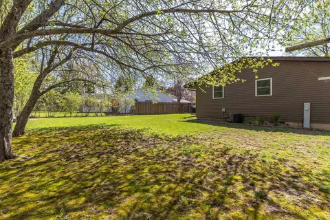 68 Solar Cir, Appleton, WI 54915 photo 27