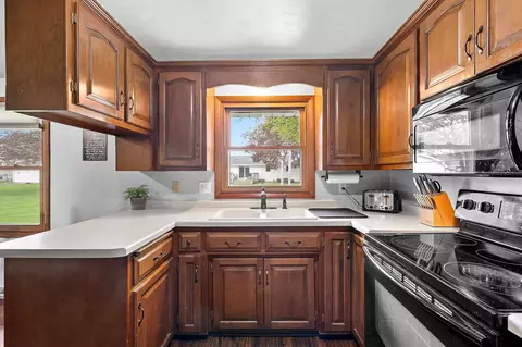 Kitchen - 1049 Debra St, Wrightstown, WI 54180 photo 4 of 4