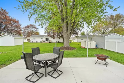 Exterior - 1049 Debra St, Wrightstown, WI 54180 photo 9 of 11