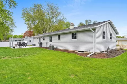 Exterior - 1049 Debra St, Wrightstown, WI 54180 photo 10 of 11