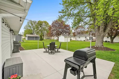 Exterior - 1049 Debra St, Wrightstown, WI 54180 photo 4 of 11