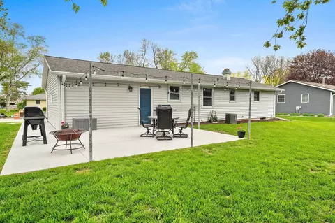 Exterior - 1049 Debra St, Wrightstown, WI 54180 photo 6 of 11