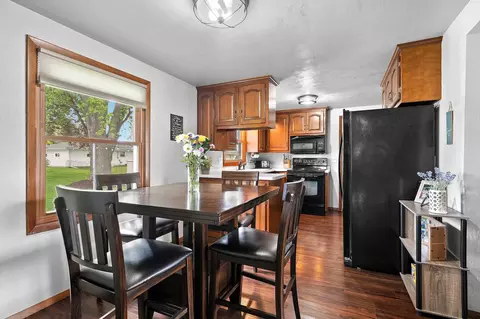 Dining - 1049 Debra St, Wrightstown, WI 54180 photo 2 of 2