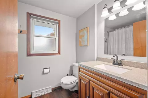 Bath - 1049 Debra St, Wrightstown, WI 54180 photo 1 of 1