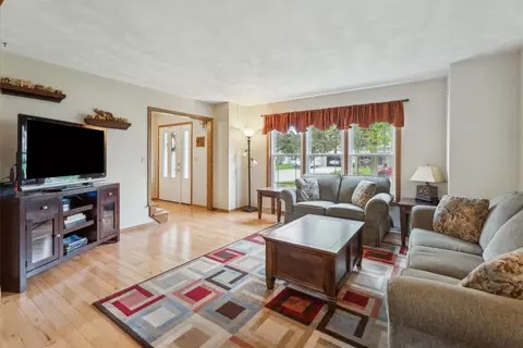 Living - 3530 N Meadowsweet Ln, Appleton, WI 54911 photo 1 of 4