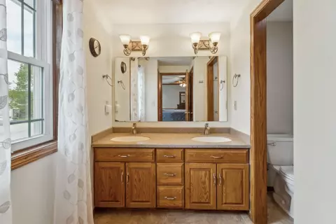 Bath - 3530 N Meadowsweet Ln, Appleton, WI 54911 photo 1 of 3