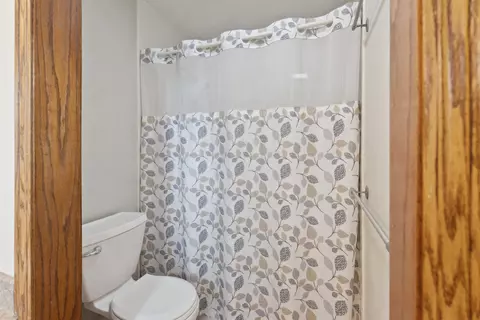 Bath - 3530 N Meadowsweet Ln, Appleton, WI 54911 photo 2 of 3