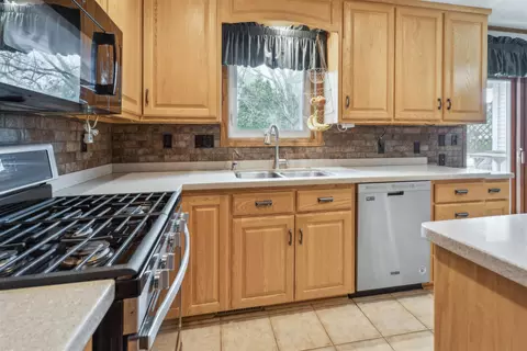 Kitchen - 3530 N Meadowsweet Ln, Appleton, WI 54911 photo 2 of 2