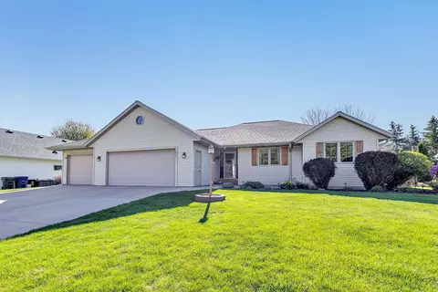 1027 Tanager Trl, De Pere, WI 54115