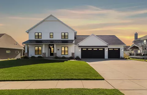 2130 Roberta Ct, Green Bay, WI 54313