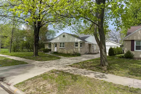 703 N Washington St, De Pere, WI 54115
