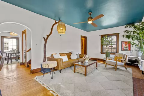 Living - 630 E Parkway Blvd, Appleton, WI 54911 photo 3 of 4