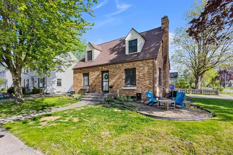 Exterior - 630 E Parkway Blvd, Appleton, WI 54911 photo 4 of 5