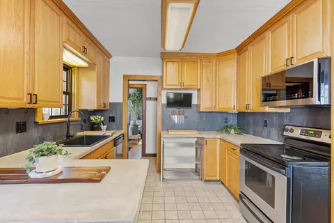 Kitchen - 630 E Parkway Blvd, Appleton, WI 54911 photo 1 of 5