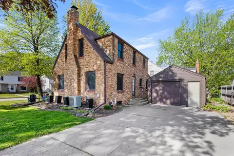 Exterior - 630 E Parkway Blvd, Appleton, WI 54911 photo 5 of 5