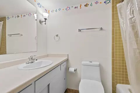 Bath - 630 E Parkway Blvd, Appleton, WI 54911 photo 2 of 2
