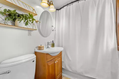 Bath - 630 E Parkway Blvd, Appleton, WI 54911 photo 1 of 2