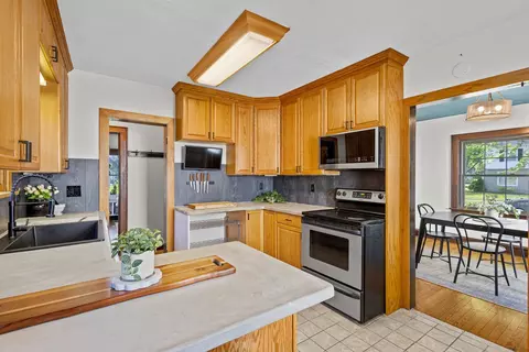 Kitchen - 630 E Parkway Blvd, Appleton, WI 54911 photo 5 of 5