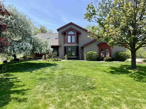 86 Ledgebrook Dr, Fond Du Lac, WI 54935