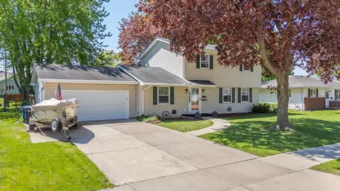 1723 Skyview Ave, Oshkosh, WI 54902