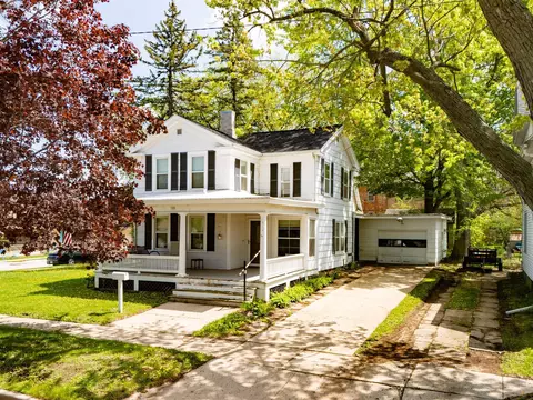 180 N Pearl St, Berlin, WI 54923