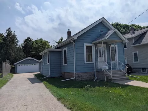 1029 Ceape Ave, Oshkosh, WI 54901