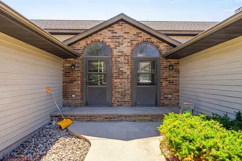 801 W Ridgeview Dr, Appleton, WI 54914 photo 2