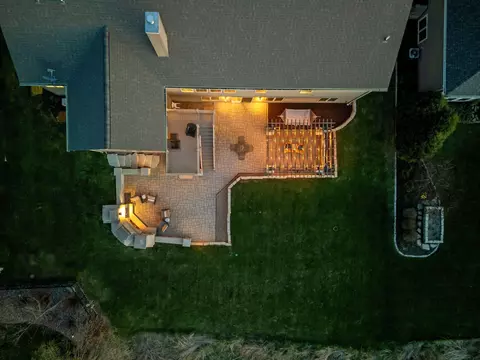 Exterior - 310 E Bluewater Way, Appleton, WI 54913 photo 13 of 22