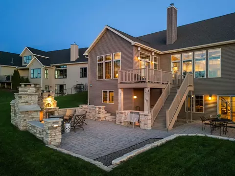 Exterior - 310 E Bluewater Way, Appleton, WI 54913 photo 11 of 22