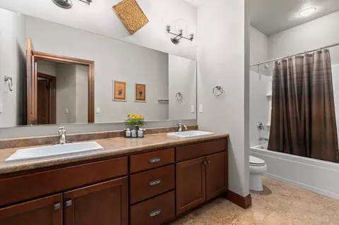 Bath - 310 E Bluewater Way, Appleton, WI 54913 photo 7 of 7