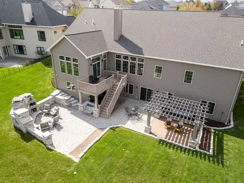 Exterior - 310 E Bluewater Way, Appleton, WI 54913 photo 14 of 22