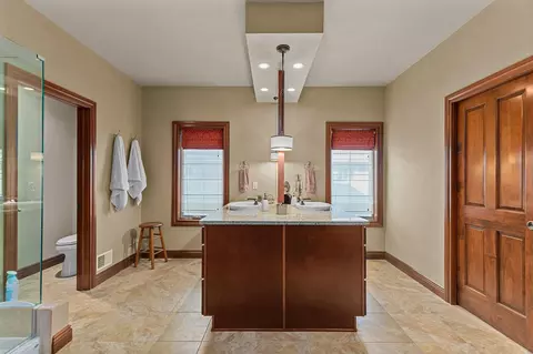 Bath - 310 E Bluewater Way, Appleton, WI 54913 photo 2 of 7