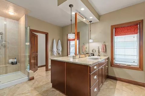 Bath - 310 E Bluewater Way, Appleton, WI 54913 photo 1 of 7