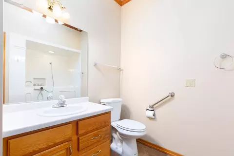 Bath - 1809 E Sylvan Ave, Appleton, WI 54915 photo 2 of 3