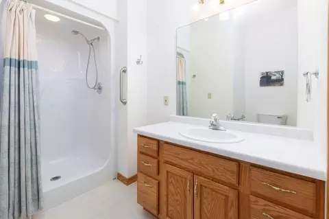 Bath - 1809 E Sylvan Ave, Appleton, WI 54915 photo 1 of 3