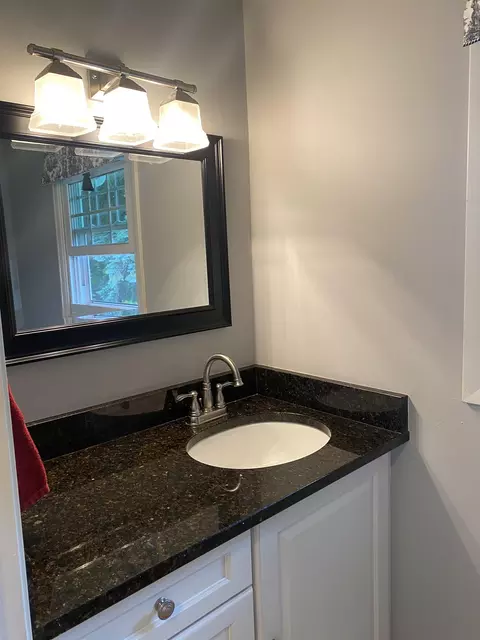 Bath - 8 Meadowbrook Ln, Appleton, WI 54914 photo 1 of 4
