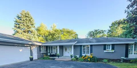 8 Meadowbrook Ln, Appleton, WI 54914