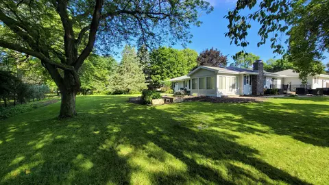 Exterior - 8 Meadowbrook Ln, Appleton, WI 54914 photo 8 of 13