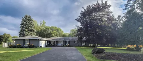 Exterior - 8 Meadowbrook Ln, Appleton, WI 54914 photo 5 of 13