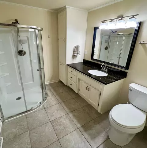 Bath - 8 Meadowbrook Ln, Appleton, WI 54914 photo 4 of 4