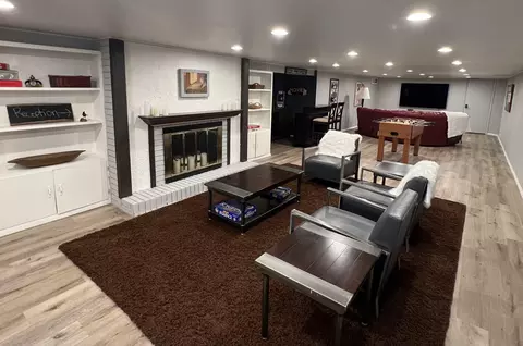 Living - 8 Meadowbrook Ln, Appleton, WI 54914 photo 5 of 5