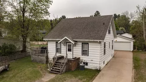 207 E Sumner St, Weyauwega, WI 54983