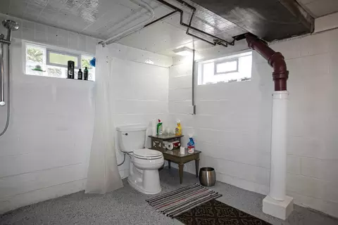 Bath - 819 W Brewster St, Appleton, WI 54914 photo 5 of 5