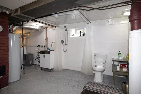 Bath - 819 W Brewster St, Appleton, WI 54914 photo 4 of 5