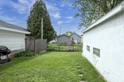 Exterior - 819 W Brewster St, Appleton, WI 54914 photo 2 of 2