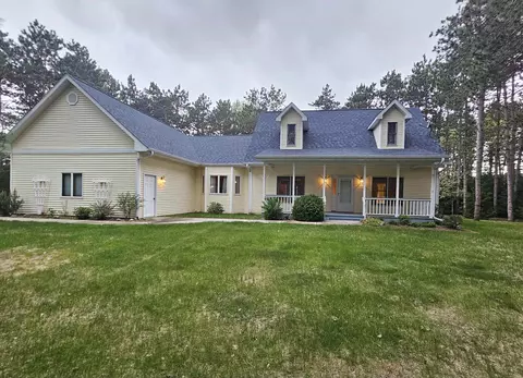 n1743 Catherine Way, Waupaca, WI 54981