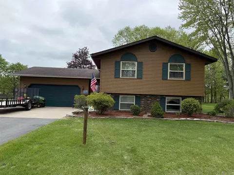 n5818 Wolf River Road, Shawano, WI 54166
